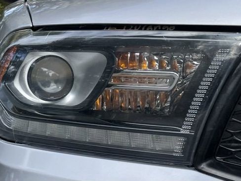 Used 2019 Dodge Durango SRT image 12