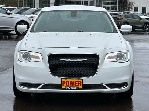 Used 2015 Chrysler 300 Limited image 9