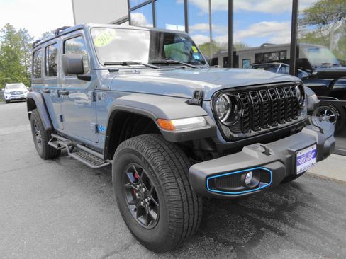 Used 2024 Jeep Wrangler Unlimited Sport AWD/4WD image 3