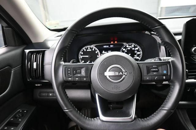 Used 2025 Nissan Pathfinder SV FWD image 8