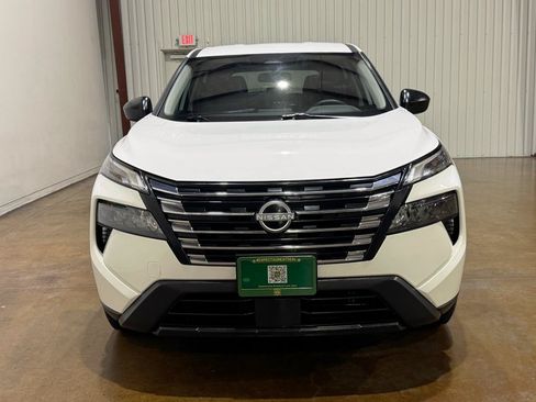Used 2025 Nissan Rogue S AWD/4WD image 2