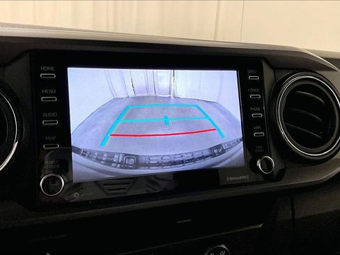 Used 2020 Toyota Tacoma TRD Off-Road AWD/4WD image 15