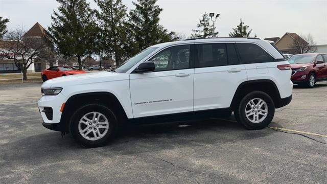 Used 2023 Jeep Grand Cherokee Laredo w/ Luxury Tech Group I AWD/4WD image 5