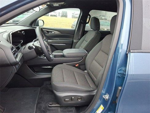 Certified 2025 Chevrolet Traverse LT image 10