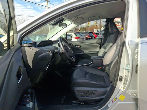 Used 2021 Toyota Prius Prime XLE image 12