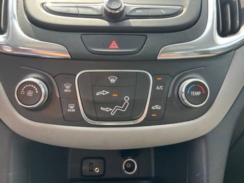 Used 2018 Chevrolet Equinox LS FWD image 22