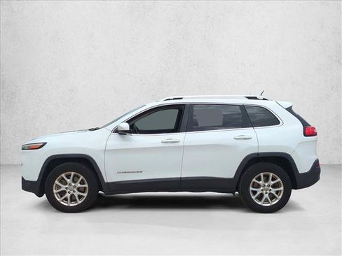 Used 2016 Jeep Cherokee Latitude AWD/4WD image 4