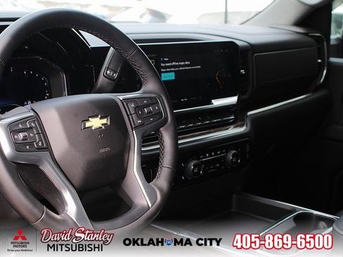 Used 2024 Chevrolet Silverado 2500 LT w/ Convenience Package image 4