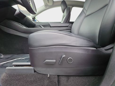 Used 2022 Tesla Model Y Long Range AWD/4WD image 29