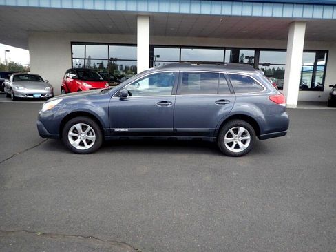 Used 2014 Subaru Outback 2.5i Limited image 2