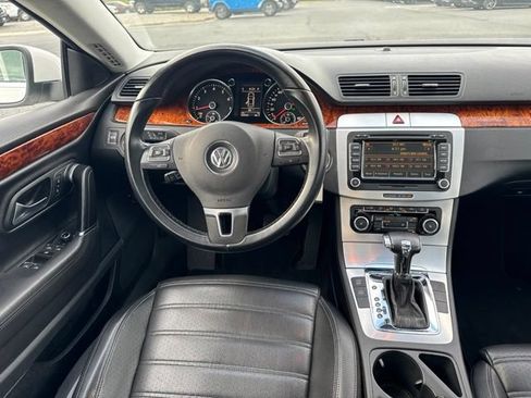 Used 2011 Volkswagen CC Lux FWD image 23