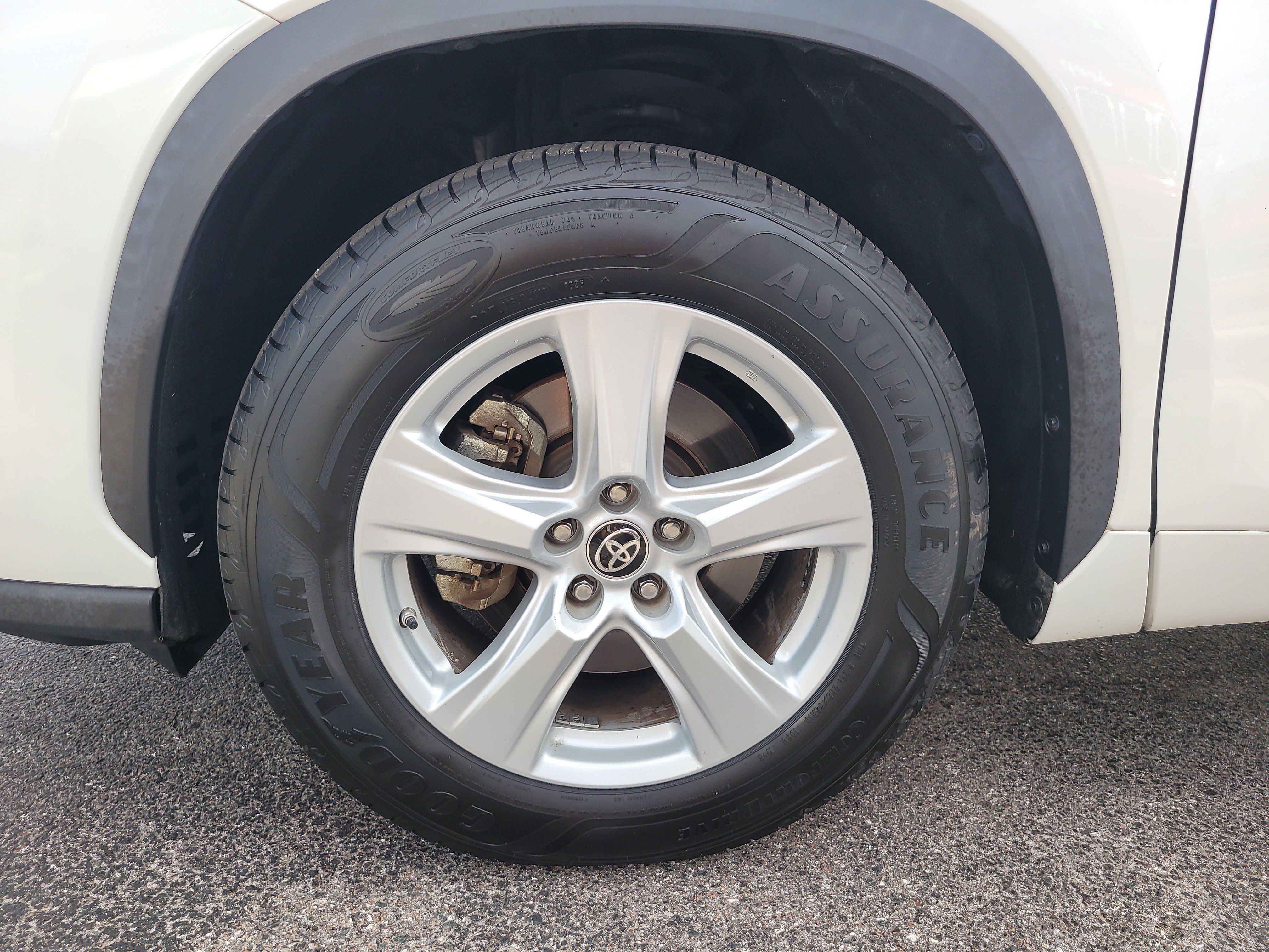 Used 2021 Toyota Highlander LE FWD image 8