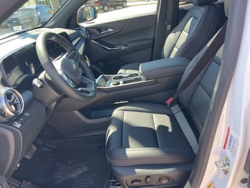 New 2026 Chevrolet Equinox LT w/ Convenience Package II FWD image 43