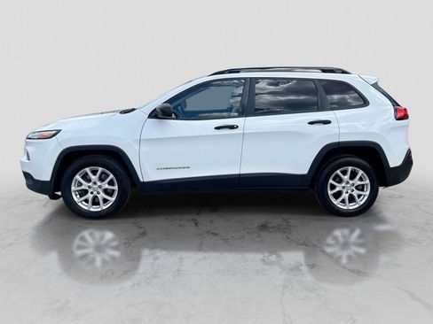 Used 2017 Jeep Cherokee Sport FWD image 3