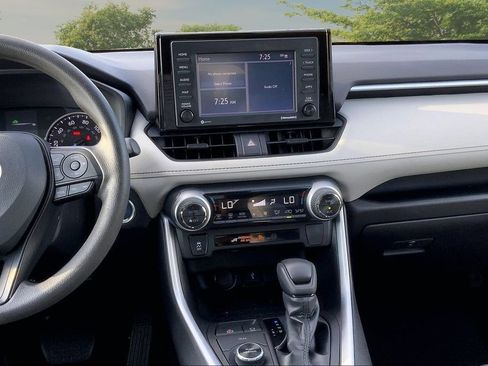 Used 2022 Toyota RAV4 XLE w/ Convenience Package AWD/4WD image 9