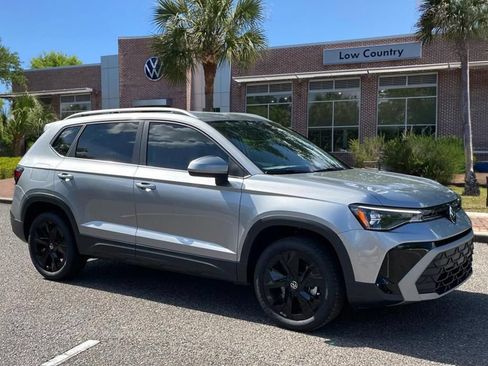 New 2026 Volkswagen Taos SE FWD image 1