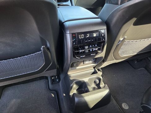 Used 2024 Jeep Grand Cherokee L Limited w/ Luxury Tech Group II RWD image 20