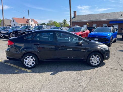 Used 2013 Ford Fiesta SE FWD image 25