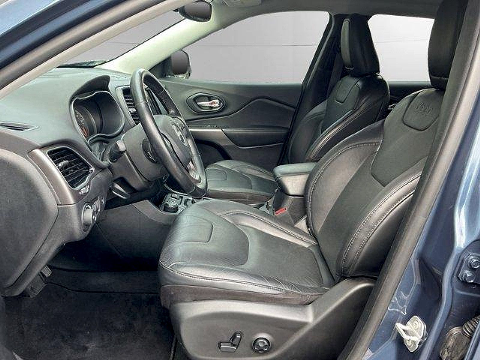 Used 2020 Jeep Cherokee Limited AWD/4WD image 9