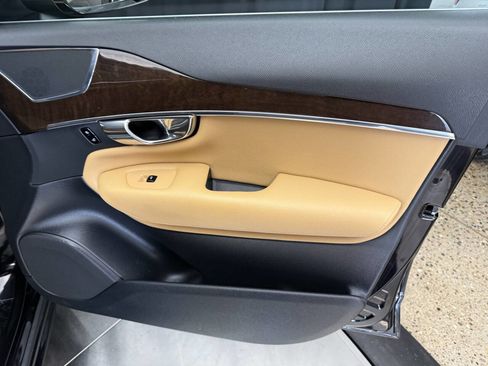 Used 2016 Volvo XC90 T6 Momentum w/ Momentum Plus Package image 29