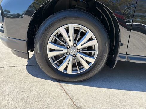 Used 2020 Nissan Pathfinder S image 11