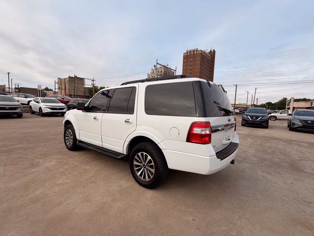 Used 2016 Ford Expedition XLT w/ Equipment Group 202A RWD image 3