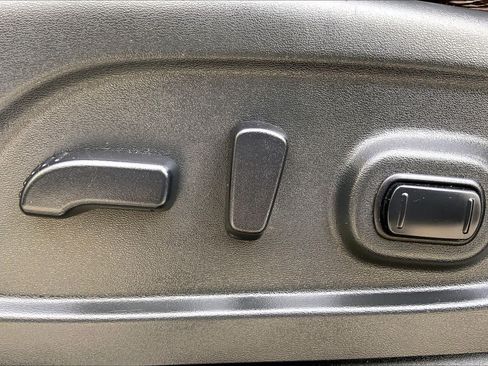 Used 2021 Nissan Titan Platinum Reserve w/ Moonroof Package AWD/4WD image 34