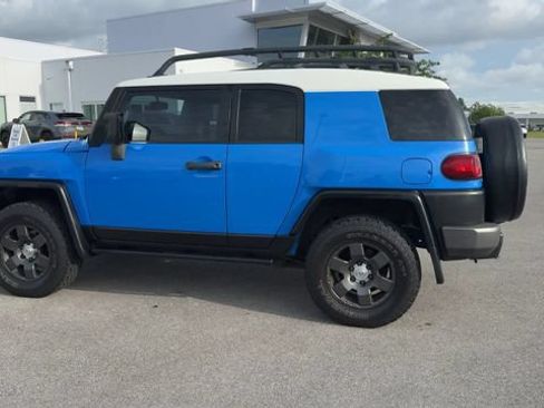 Used 2007 Toyota FJ Cruiser 4WD w/ Upgrade Pkg 2 image 5