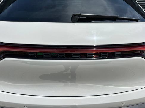 Used 2023 Porsche Macan AWD/4WD image 14