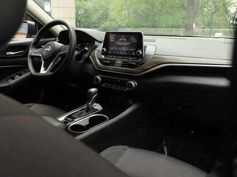 Used 2024 Nissan Altima 2.5 SV AWD/4WD image 25