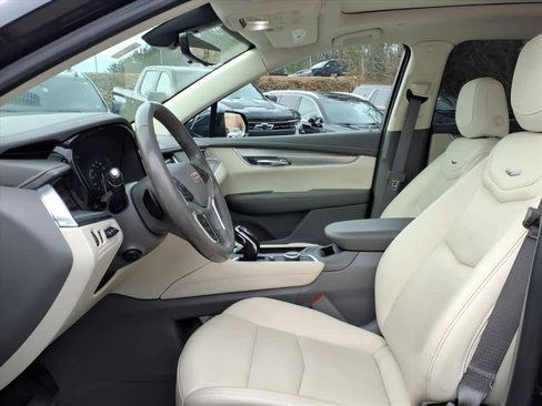 Used 2021 Cadillac XT5 Premium Luxury image 14