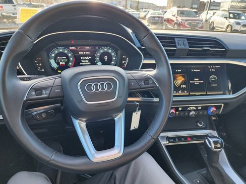 Used 2025 Audi Q3 2.0T Premium image 19