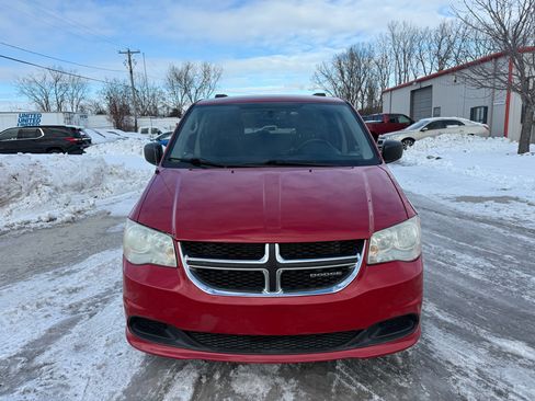 Used 2012 Dodge Grand Caravan SXT image 2