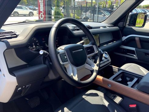 Used 2024 Land Rover Defender 110 S image 17