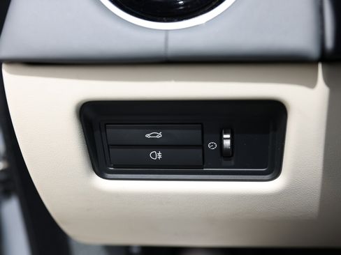 Used 2019 Jaguar XJ R-Sport RWD image 52