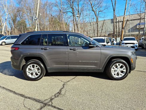 Used 2023 Jeep Grand Cherokee Limited image 8