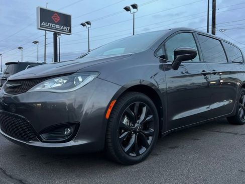 Used 2018 Chrysler Pacifica Touring Plus w/ S Appearance Package image 14