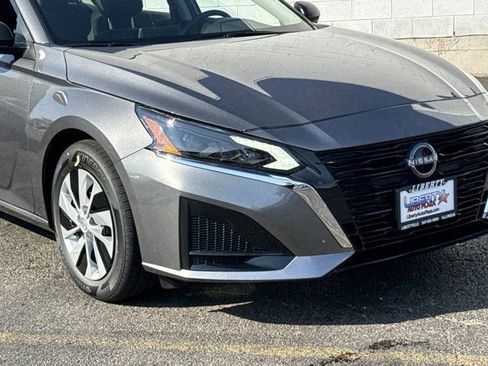 Used 2025 Nissan Altima 2.5 S image 3