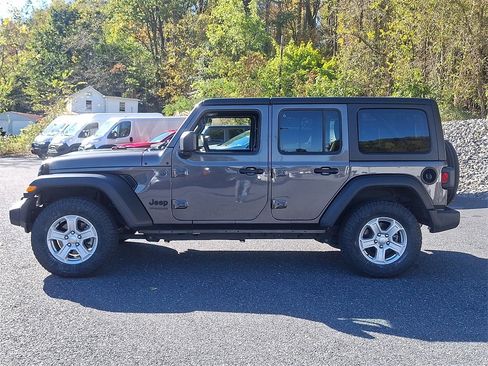 Used 2022 Jeep Wrangler Unlimited Sport image 7