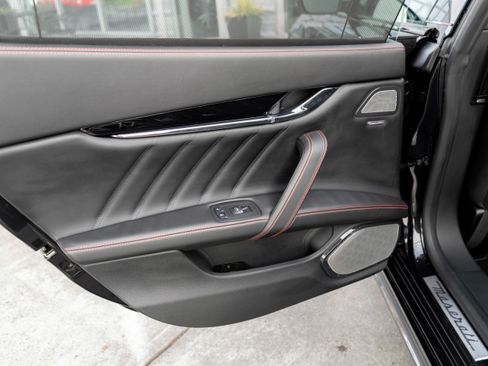 Used 2021 Maserati Quattroporte Trofeo image 23