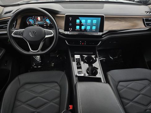 Used 2024 Volkswagen Atlas SE image 14