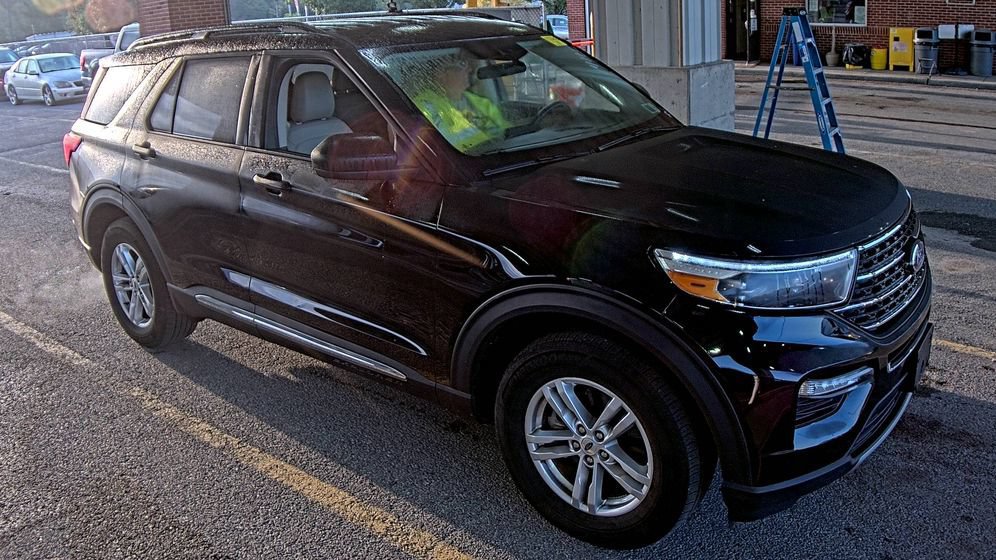 Used 2023 Ford Explorer XLT w/ Equipment Group 202A AWD/4WD image 3
