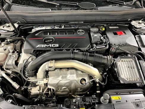 Used 2025 Mercedes-Benz GLB 35 AMG 4MATIC image 28