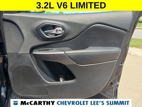 Used 2019 Jeep Cherokee Limited AWD/4WD image 25