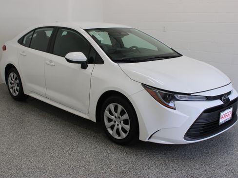 Used 2024 Toyota Corolla LE FWD image 4