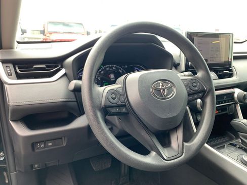 Used 2025 Toyota RAV4 LE image 33