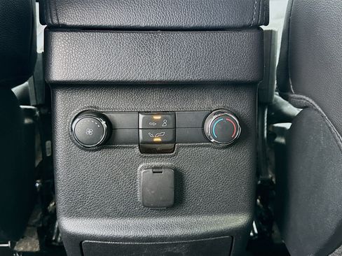 Used 2018 Ford Explorer XLT w/ Equipment Group 202A FWD image 16