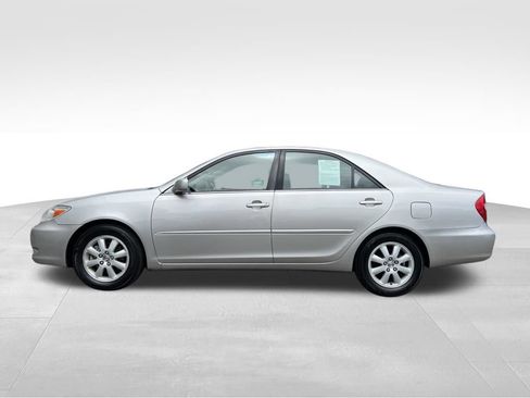 Used 2004 Toyota Camry XLE FWD image 2