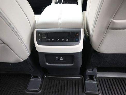 Used 2025 Nissan Pathfinder SL image 24