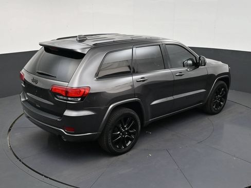 Used 2019 Jeep Grand Cherokee Altitude RWD image 16